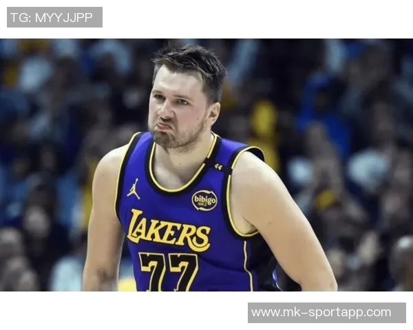 东契奇上半场表现抢眼8投4中斩获16分并贡献4篮板7助攻1抢断1盖帽