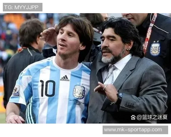 阿根廷足球传奇巴蒂与肯佩斯同框共庆世界杯抽签盛典